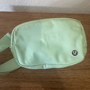 lululemon athletica Mint Green Belt Bag

FAIR CONDITION!